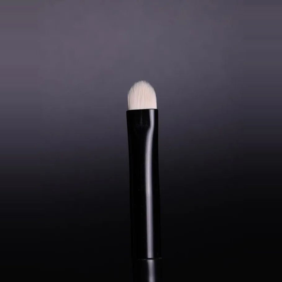 Кисть для макияжа губ "Perfect Pout Lip Brush" — фото 4