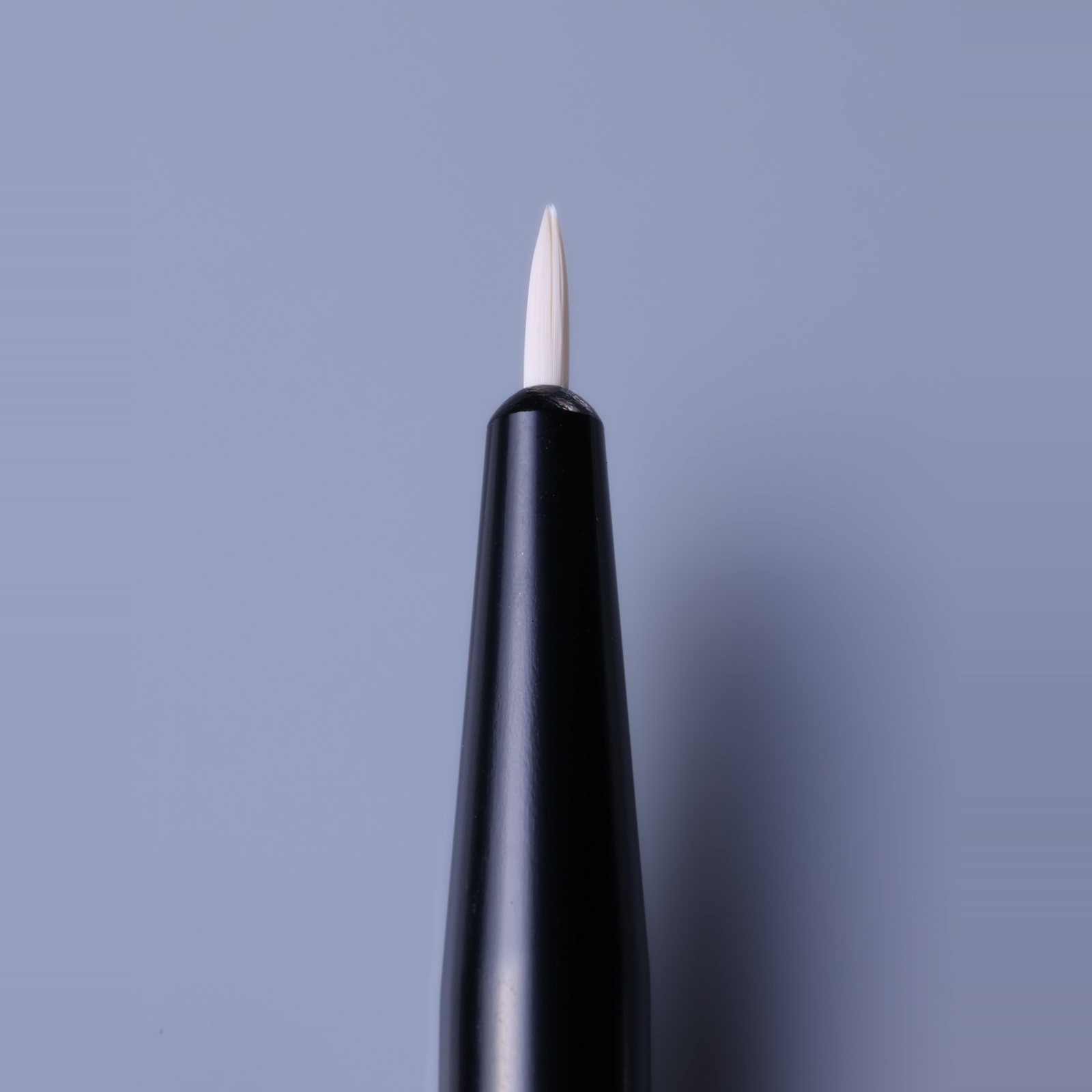 Кисть для подводки "Petal Precision Liner Brush" — фото 2